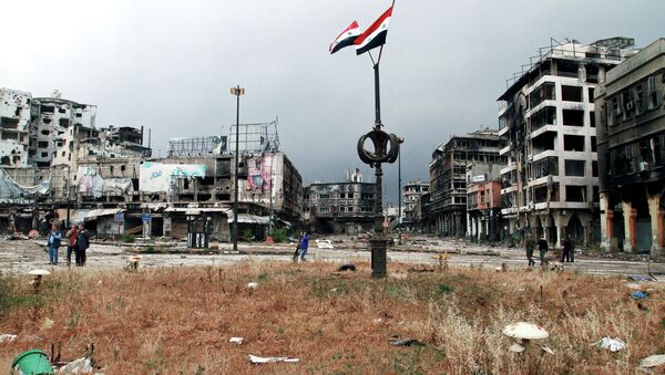 Homs'ta Suriye bayrakları - Sputnik Türkiye