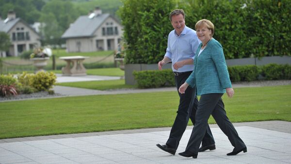 Almanya Başbakanı Angela Merkel - İngiltere Başbakanı David Cameron - Sputnik Türkiye
