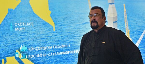 ABD’li ünlü aktör Steven Seagal Doğu Ekonomik Forumu’nu ziyaret etti - Sputnik Türkiye