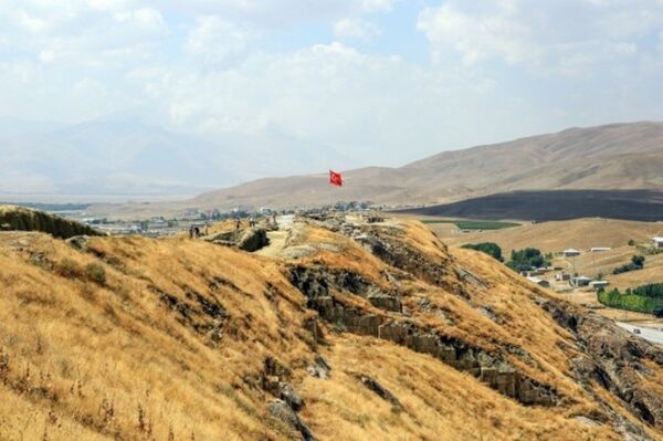 Urartulara ait 2 bin 800 yıllık ‘pithoslar’ bulundu - Sputnik Türkiye