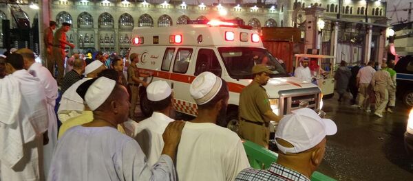 Kabe'de vinç devrildi Kabe'de vinç devrildi - Sputnik Türkiye