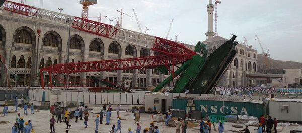Suudi Arabistan'ın Mekke kentinde etkili olan fırtına nedeniyle Kabe'de bir vincin devrildiği alanda günün ilk ışıklarıyla kazanın izleri ortaya çıktı. Suudi Arabistan'ın Mekke kentinde etkili olan fırtına nedeniyle Kabe'de bir vincin devrildiği alanda günün ilk ışıklarıyla kazanın izleri ortaya çıktı. - Sputnik Türkiye