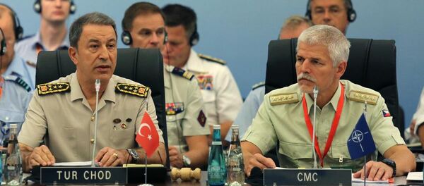 NATO Askeri Komite Genelkurmay Başkanları Konferansı'nın açılışında Genelkurmay Başkanı Orgeneral Hulusi Akar (solda) ve NATO Askeri Komite Başkanı Orgeneral Petr Pavel konuşma yaptı. - Sputnik Türkiye