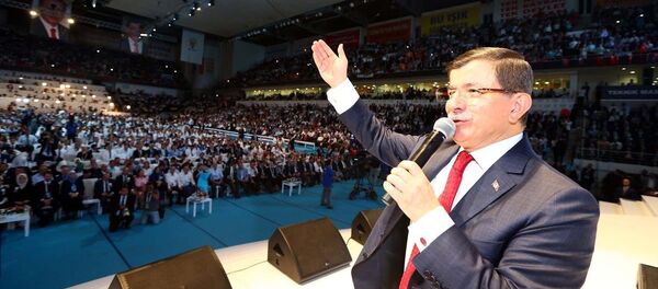 Başbakan Ahmet Davutoğlu, AK Parti 5. Olağan Büyük Kongresi'ne katılarak konuşma yaptı. - Sputnik Türkiye