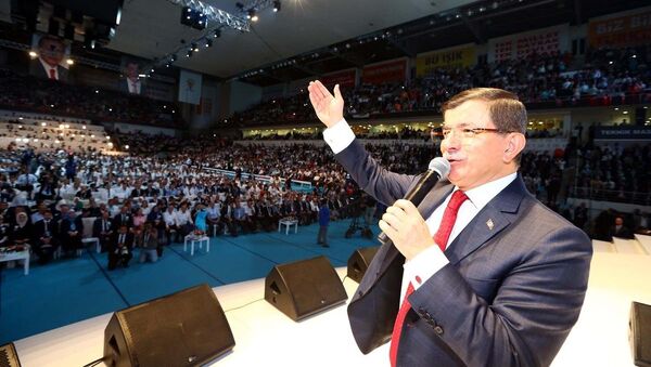 Başbakan Ahmet Davutoğlu, AK Parti 5. Olağan Büyük Kongresi'ne katılarak konuşma yaptı. - Sputnik Türkiye