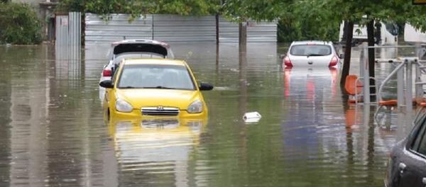 Kurbağalıdere taştı, evleri su bastı - Sputnik Türkiye