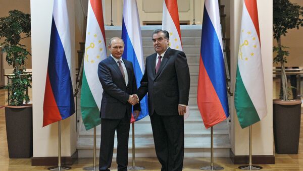 Rusya Devlet Başkanı Vladimir Putin, Tacikistan'ın başkenti Duşanbe'de Tacikistan Devlet Başkanı İmamali Rahman ile bir araya geldi. - Sputnik Türkiye