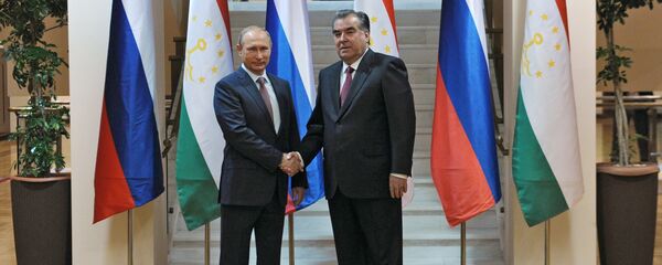 Rusya Devlet Başkanı Vladimir Putin, Tacikistan'ın başkenti Duşanbe'de Tacikistan Devlet Başkanı İmamali Rahman ile bir araya geldi. - Sputnik Türkiye