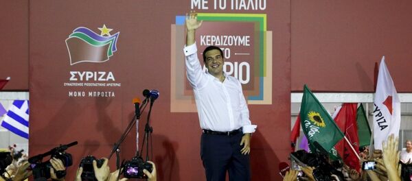 SYRIZA lideri Aleksis Çipras'ın zafer konuşması yaptığı meydana ANEL lideri Kammenos da geldi. - Sputnik Türkiye
