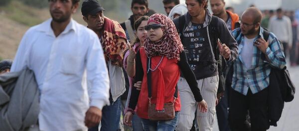 Avrupa'ya gitmek isteyen sığınmacılar, Büyük İstanbul Otogarı'ndan Edirne istikametine yürüyüşlerine devam etti. - Sputnik Türkiye