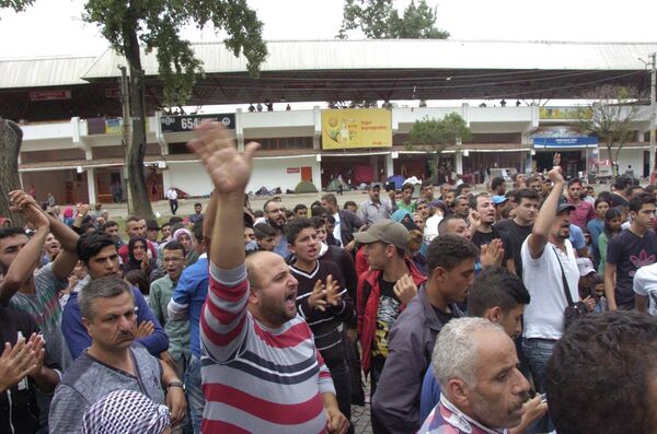 Suriyeli sığınmacılardan Edirne Valisi'ne protesto Suriyeli sığınmacılardan Edirne Valisi'ne protesto - Sputnik Türkiye