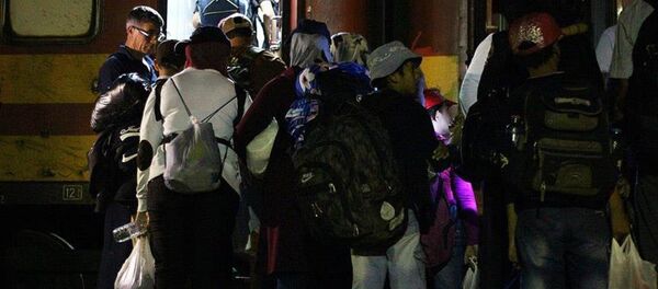 İngiltere Suriyeli sığınmacılara kapılarını açtı - Sputnik Türkiye