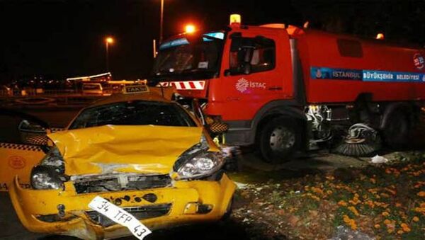 İstanbul trafik kazası - Sputnik Türkiye