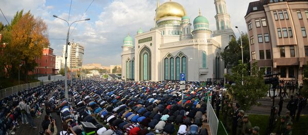 Moskova Ulu Camii'ndeki bayram namazı - Sputnik Türkiye