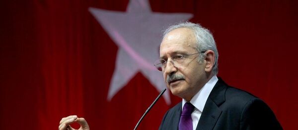 CHP Genel Başkanı Kemal Kılıçdaroğlu,1 Kasım’daki milletvekili genel seçimi öncesinde çıktığı Avrupa turunun Almanya ayağında son olarak Münih şehrinde bulunan DGB Haus Salonunda partililere hitap etti. - Sputnik Türkiye