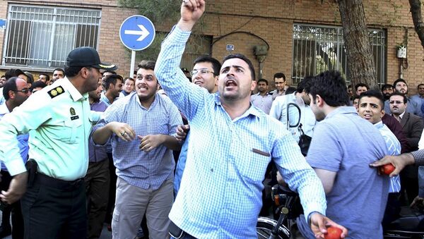 Suudi Arabistan yönetimi Tahran'da protesto edildi - Sputnik Türkiye