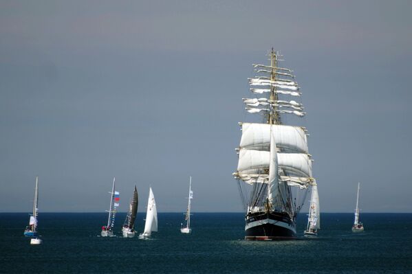 Sivastopol koyunda Kruzenştern yelkenli eğitim gemisi. - Sputnik Türkiye