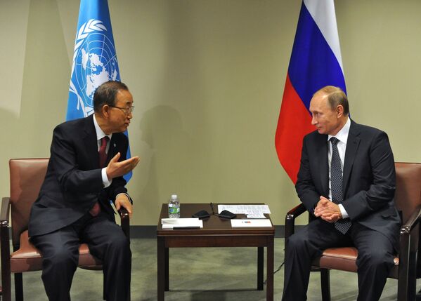 Vladimir Putin, BM Genel Sekreteri Ban Ki Moon ile bir araya geldi. - Sputnik Türkiye