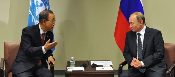 Vladimir Putin, BM Genel Sekreteri Ban Ki Moon ile bir araya geldi. - Sputnik Türkiye