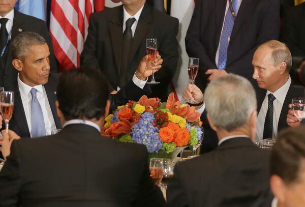 Vladimir Putin, Obama ile BM 70. Genel Kurulu'nda yemekte - Sputnik Türkiye