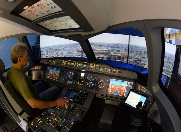 51. Paris Air Show Uluslararası Havacılık Fuarı’nda Irkut MS-21 orta mesafeli uçağın simülatörü. - Sputnik Türkiye