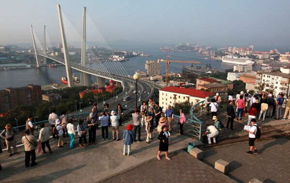 Vladivostok'ta yabancı turistler. - Sputnik Türkiye