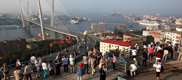 Vladivostok'ta yabancı turistler. - Sputnik Türkiye