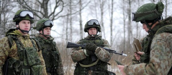 Rus askeri Ratnik ile Rus askeri Ratnik ile - Sputnik Türkiye