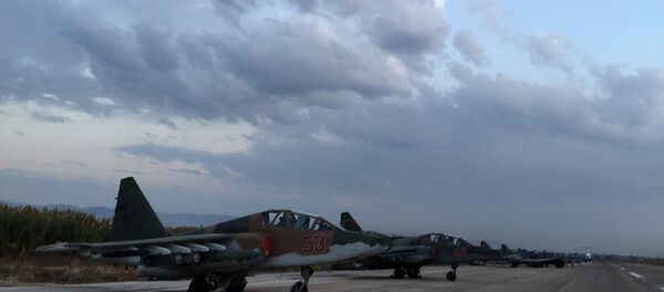 Lazkiye'deki Hmeimim Hava Üssü'ndeki Rus Su-25 jetleri / Fotojet Lazkiye'deki Hmeimim Hava Üssü'ndeki Rus Su-25 jetleri / Fotojet - Sputnik Türkiye