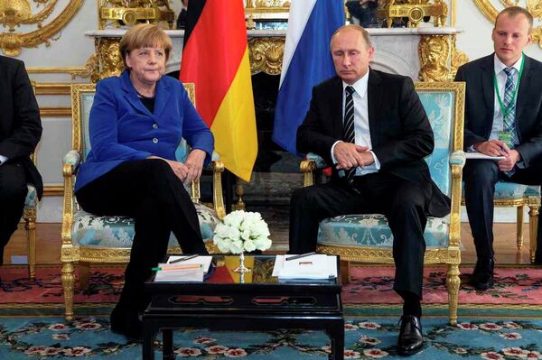 Normandiya Dörtlüsü  -  Almanya Başbakanı Angela Merkel - Rusya Devlet Başkanı Vladimir Putin - Sputnik Türkiye