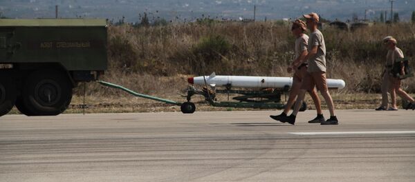 Lazkiye'deki Hmeimim hava üssündeki X-25 füzesi - Sputnik Türkiye