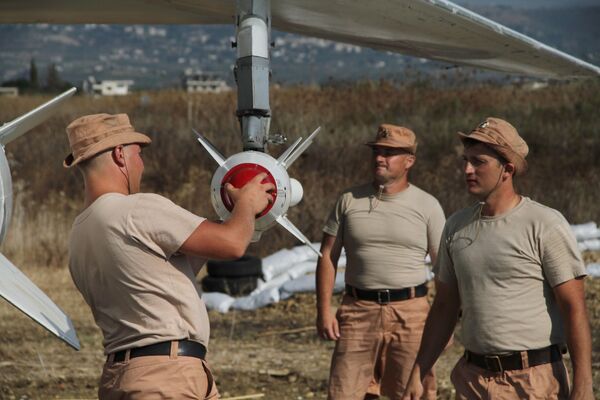 Lazkiye'deki Hmeimim hava üssündeki Rus askerler - Sputnik Türkiye