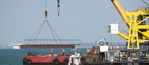 Kırım'ı Kerç Boğazı üzerinden Rusya'ya bağlayacak köprü - Sputnik Türkiye