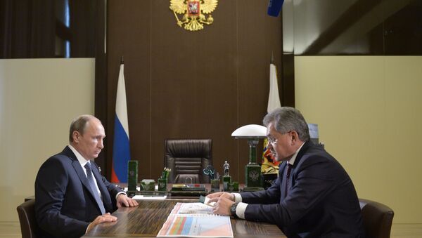 Rusya Devlet Başkanı Vladimir Putin - Rusya Savunma Bakanı Sergey Şoygu - Sputnik Türkiye