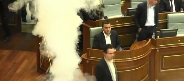 Kosova meclisine biber gazı atıldı - Sputnik Türkiye