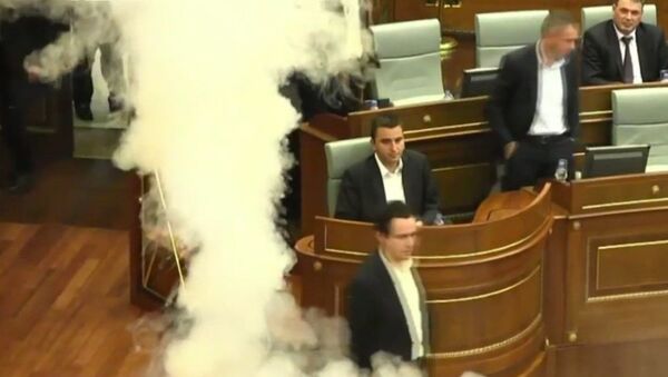 Kosova meclisine biber gazı atıldı - Sputnik Türkiye