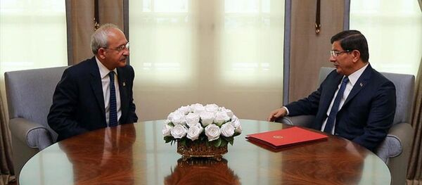 Başbakan Davutoğlu, CHP Lideri Kılıçdaroğlu ile Çankaya Köşkü'nde görüştü. Görüşme yaklaşık 1,5 saat sürdü. - Sputnik Türkiye