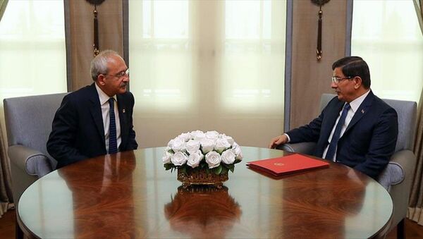 Başbakan Davutoğlu, CHP Lideri Kılıçdaroğlu ile Çankaya Köşkü'nde görüştü. Görüşme yaklaşık 1,5 saat sürdü. - Sputnik Türkiye