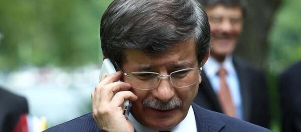 Başbakan Ahmet Davutoğlu, TTB Merkez Konsey Başkanı İlhan, KESK Başkanı Özgen ve DİSK Başkanı Beko'yu telefonla arayarak başsağlığı diledi. - Sputnik Türkiye