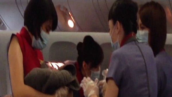 uçakta doğum - Sputnik Türkiye