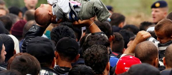 Sırbistan - Hırvatistan sınırında göçmenler - Sputnik Türkiye