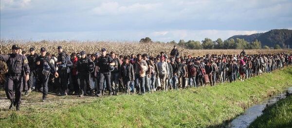 Avrupa'daki sığınmacıların zorlu yürüyüşü - Sputnik Türkiye