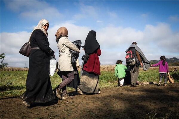 Avrupa'daki sığınmacıların zorlu yürüyüşü - Sputnik Türkiye