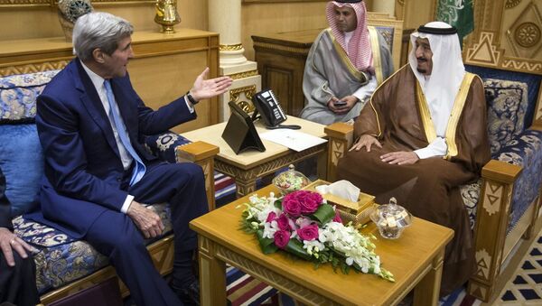 ABD Dışişleri Bakanı John Kerry- Suudi Arabistan Kralı Selman bin Abdulaziz - Sputnik Türkiye