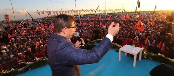 Başbakan Ahmet Davutoğlu Yenikapı mitinginde Başbakan Ahmet Davutoğlu Yenikapı mitinginde - Sputnik Türkiye
