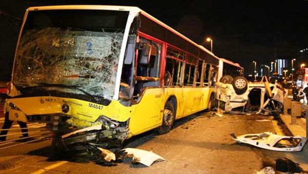 Kadıköy'de metrobüs kazası - Sputnik Türkiye