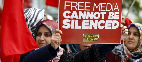 Kanaltürk önünde destek eylemi. - Sputnik Türkiye