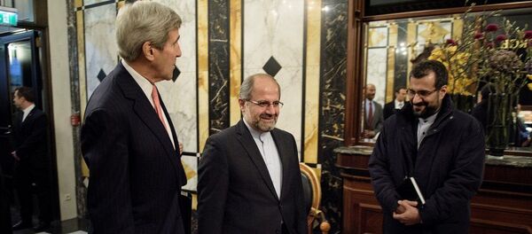 ABD Dışişleri Bakanı John Kerry, Viyana'daki Suriye görüşmeleri öncesinde İran Dışişleri Bakanı Muhammed Cevad Zarif ile bir araya geldi. ABD Dışişleri Bakanı John Kerry, Viyana'daki Suriye görüşmeleri öncesinde İran Dışişleri Bakanı Muhammed Cevad Zarif ile bir araya geldi. - Sputnik Türkiye