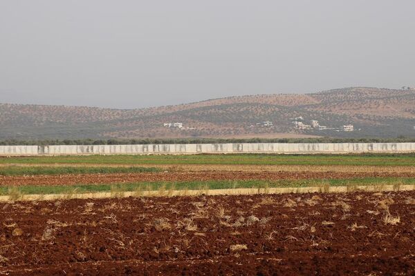 Suriye sınırına güvenlik duvarı örme çalışmaları - Sputnik Türkiye