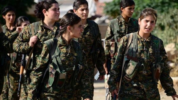 Rojava'da YPJ üyesi kadın gerillalar - Sputnik Türkiye